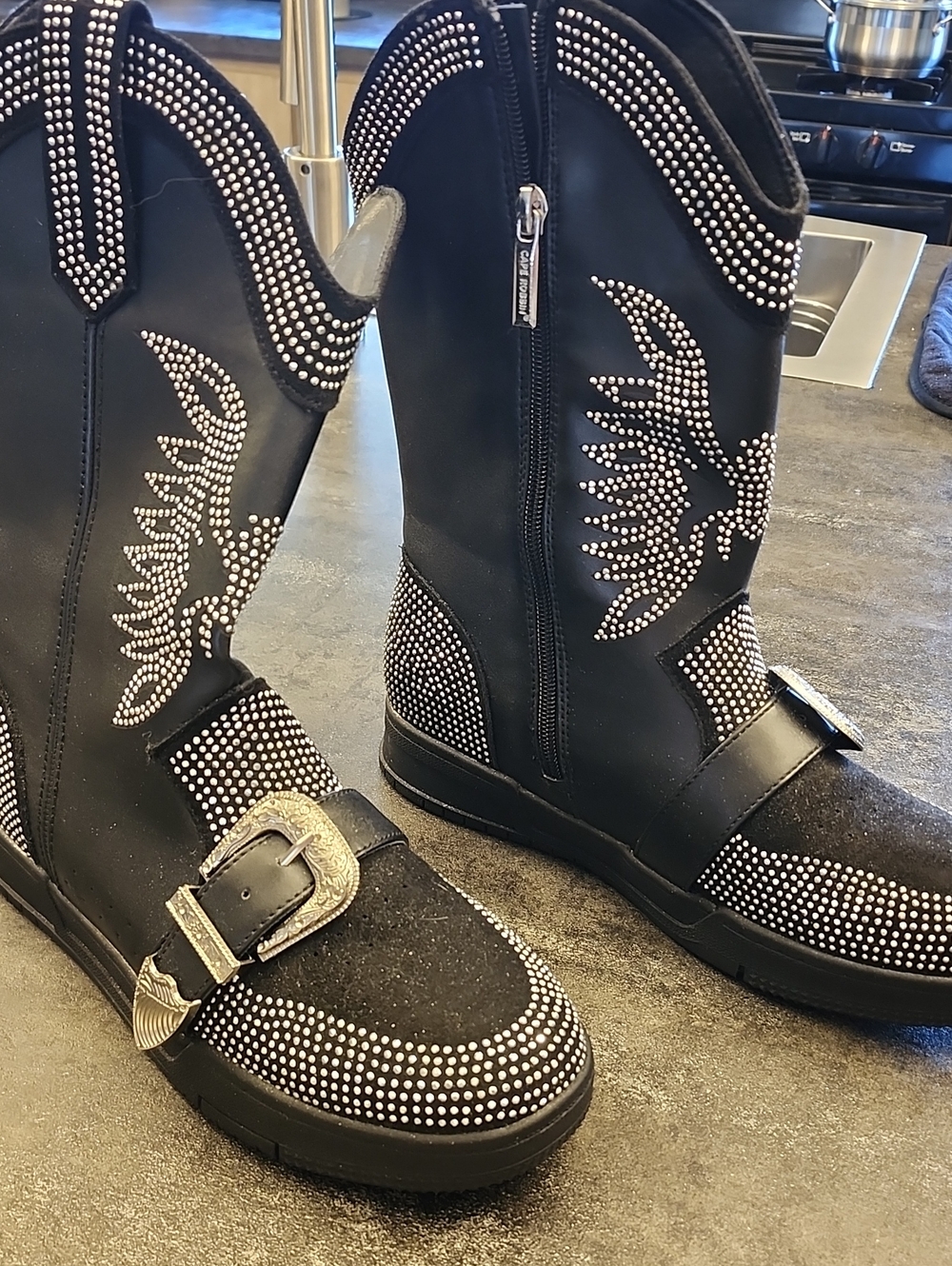Women's Black Studded Western-Style Flats with Decorative Buckle